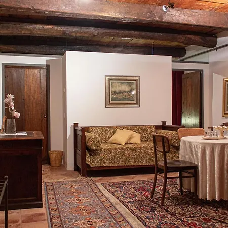 Castello Di Castellengo Bed & Breakfast 3*